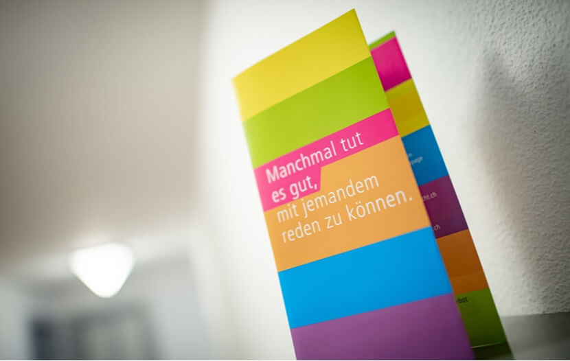 Beratungsflyer auf dem Tisch