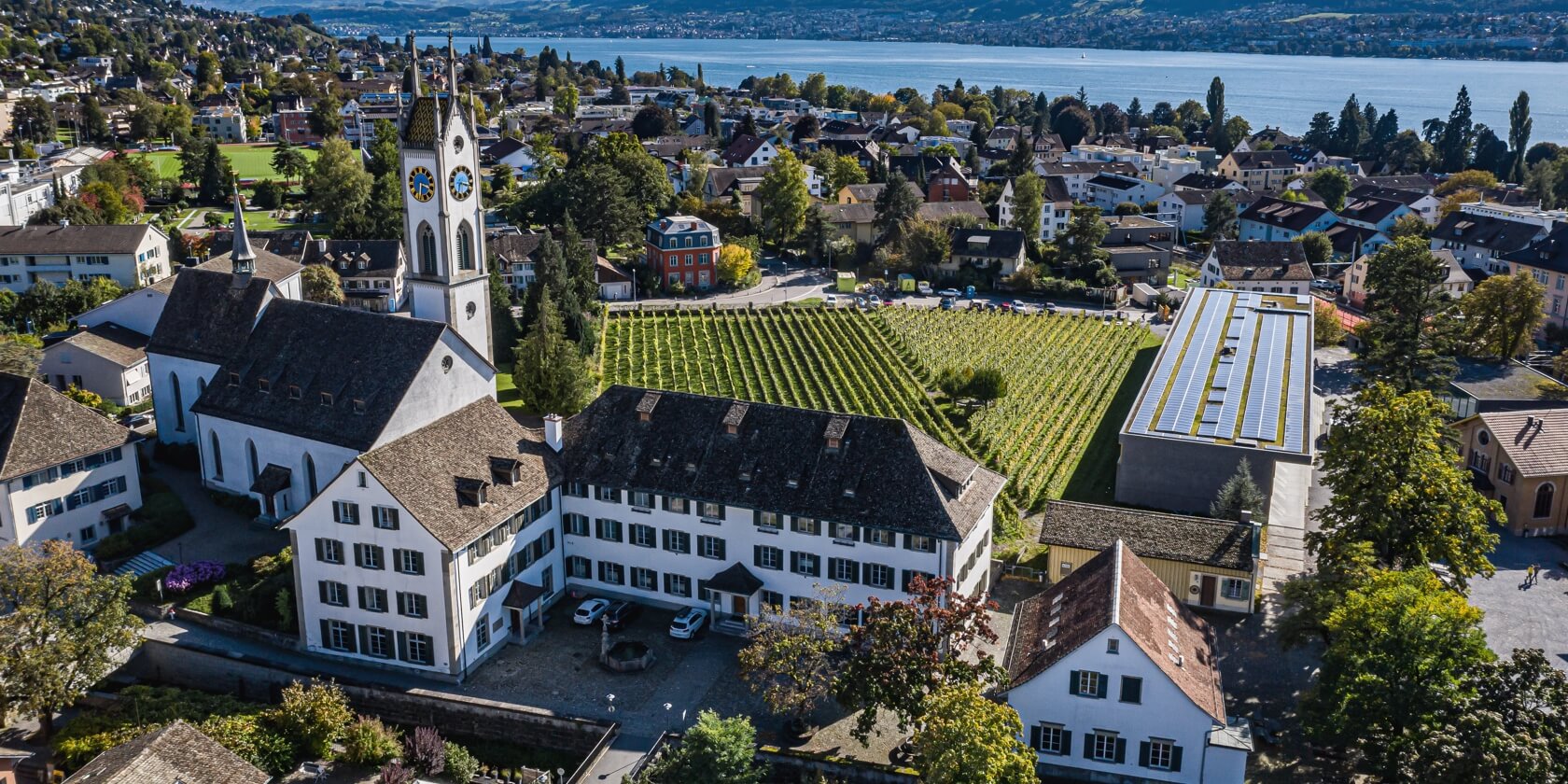 Drohnenaufnahme des Schulareals