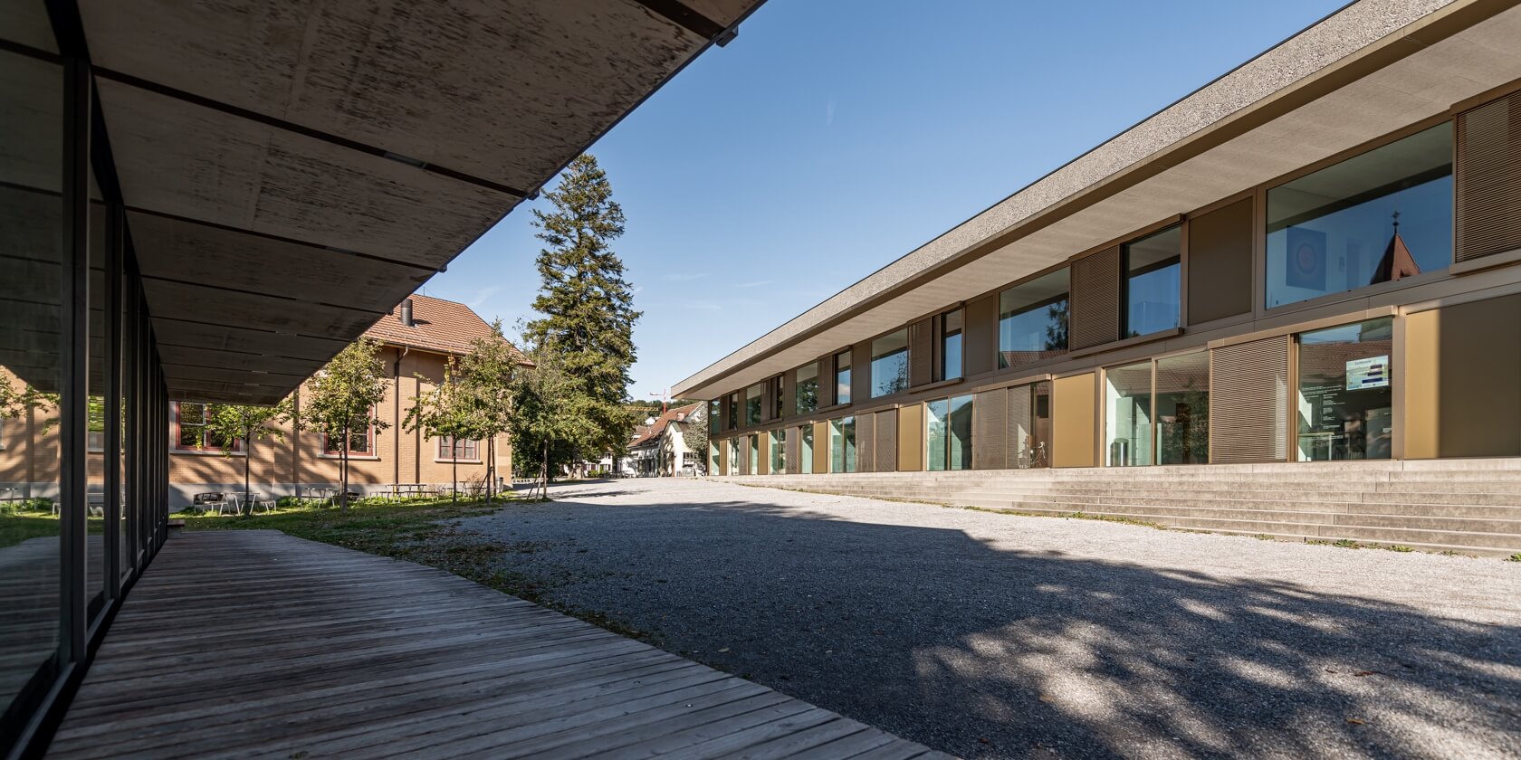 Sonniger Tag auf dem Schulhof